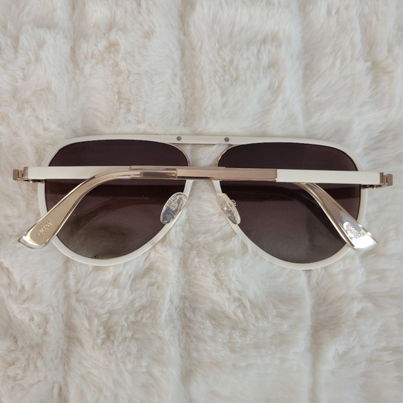 QUAY // ltd ed luxe combination white/gold frames brown polarized lens aviators - Picture 4 of 16